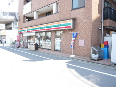 Convenience store. Seven-Eleven (convenience store) to 400m