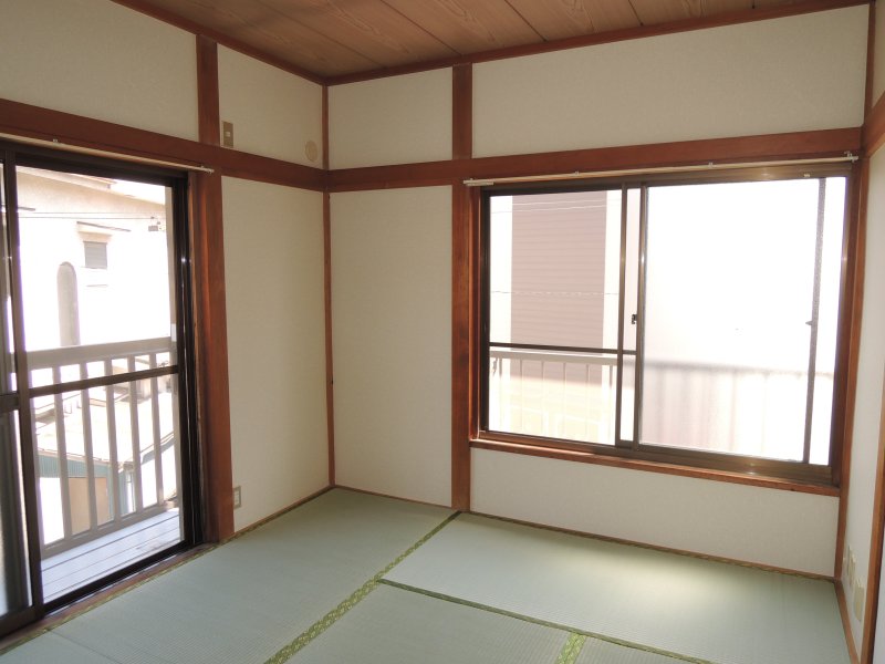 Other room space. Two-sided lighting Japanese-style room