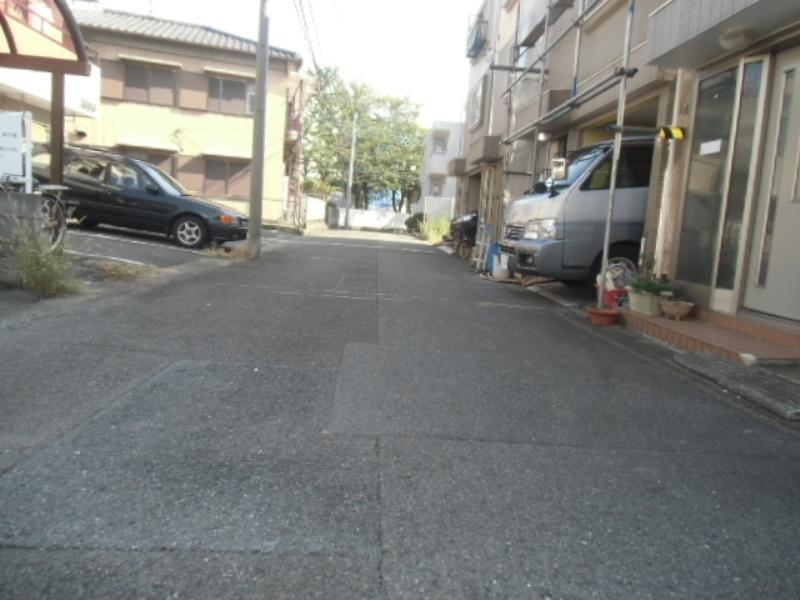 Local photos, including front road. Convenient to garage!