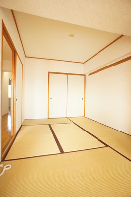 Living and room. As it is purring even nap because there is a Japanese-style room. It is a healing space.