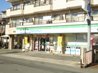 Convenience store. 300m to Family Mart (convenience store)