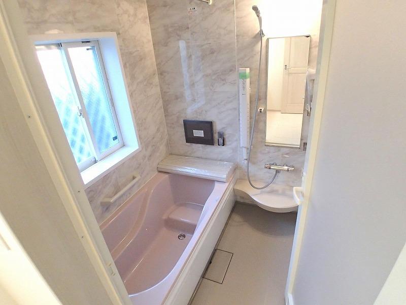 Bathroom. Hitotsubo bus with mist sauna, LCD TV also comes with