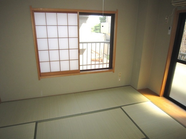 Other room space. Japanese-style room is calm