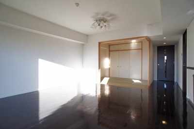 Living and room. 22.7 tatami large living! 