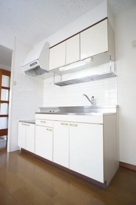 Kitchen. Kitchen spacious! You Hakadori also dishes! 