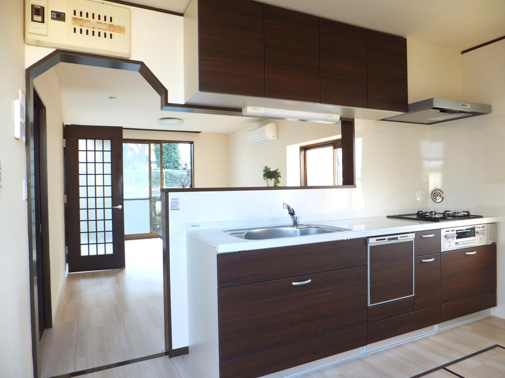 Kitchen. The kitchen is already a new exchange. It will be able to watch the children while making the dishes at the counter kitchen.