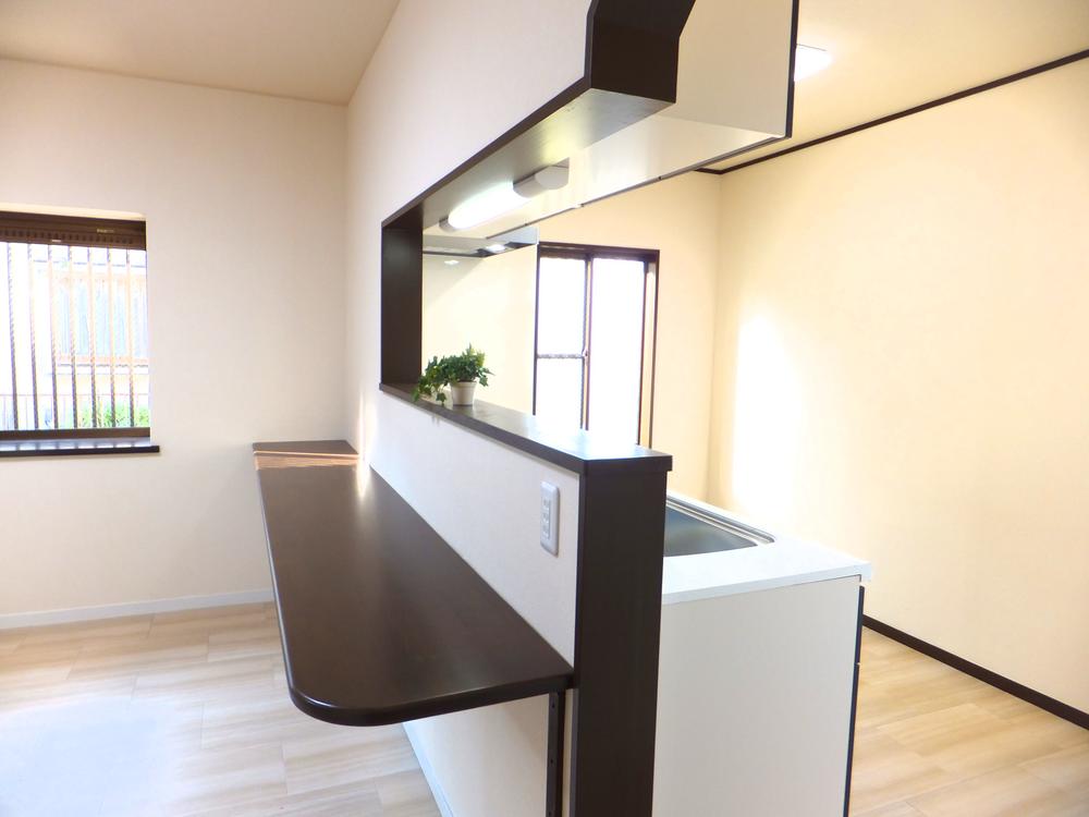 Kitchen. The kitchen is already a new exchange. It will be able to watch the children while making the dishes at the counter kitchen.