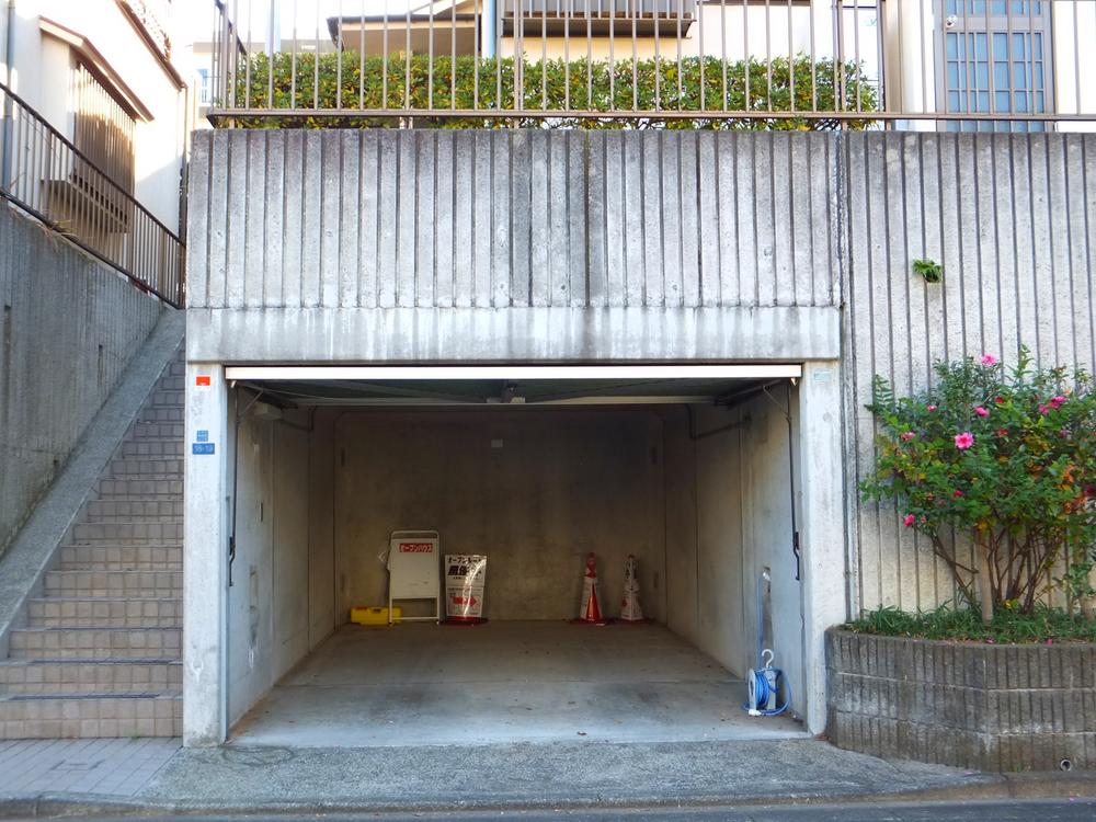 Parking lot. Parking is with a shutter. It is up to the person who is your car for your hobby.