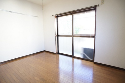 Living and room. Bright rooms in flooring! We also spacious veranda. 