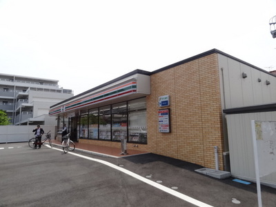 Convenience store. 40m until the Seven-Eleven (convenience store)