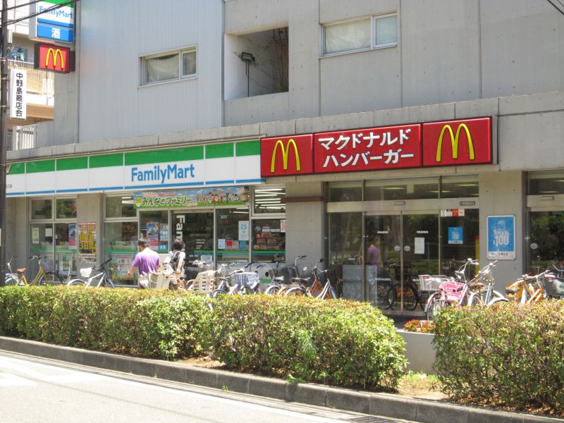 Convenience store. McDonald's & Family Mart to (convenience store) 200m