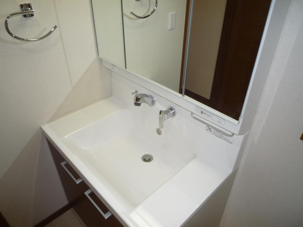 Wash basin, toilet. Vanity is vanity shower. (Photo 7 Building)
