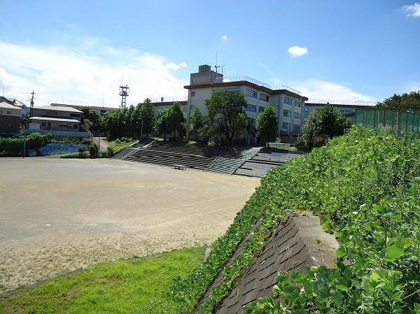 Primary school. 700m to Nagao Elementary School