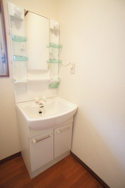 Washroom. In a separate wash basin equipped, You Hakadori morning of Dressing!