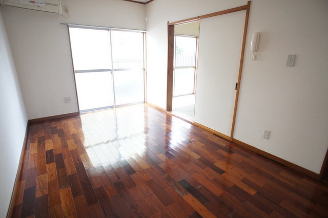 Living and room. Bright living room! Enough space Oh also put a television and sofas