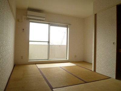 Living and room. As it is purring even nap because there is a Japanese-style room. It is a healing space.