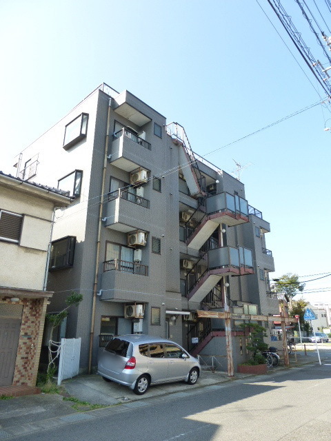 Building appearance. It is the apartment of a quiet residential area