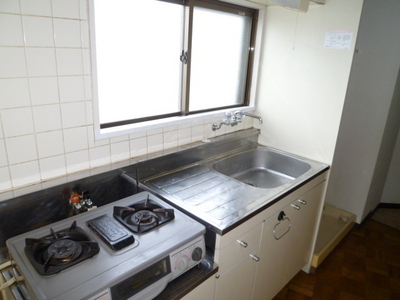 Kitchen. Bright and there is a window in the kitchen, Also as wind! !