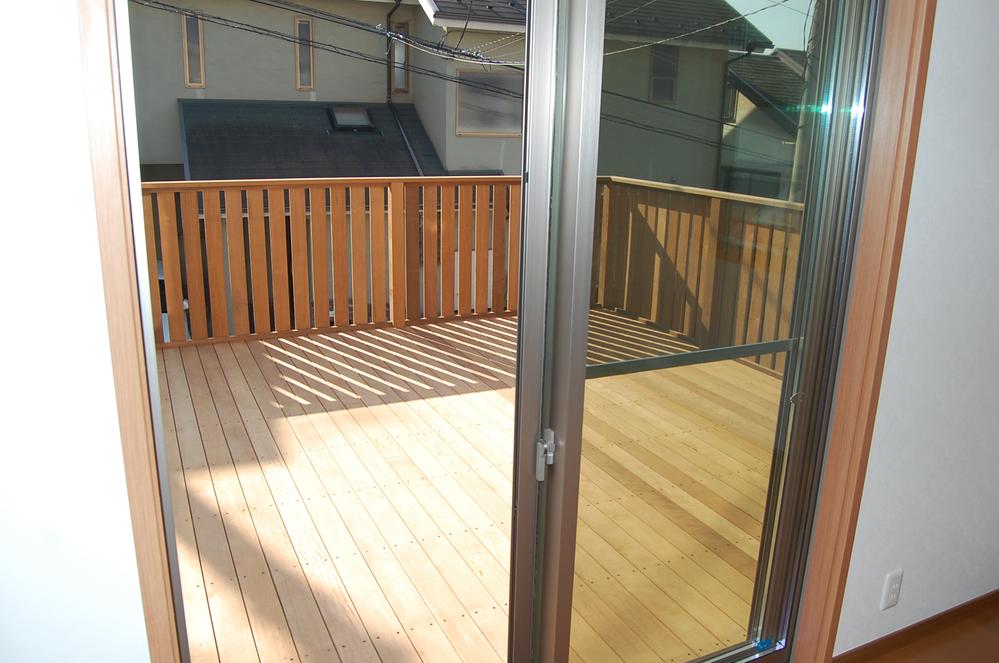 Other. From the living room to the wood deck ~ , It will be only this broad and children's playground ~ BBQ in the wood deck occasionally ~ It is also good to Nante Tsu!