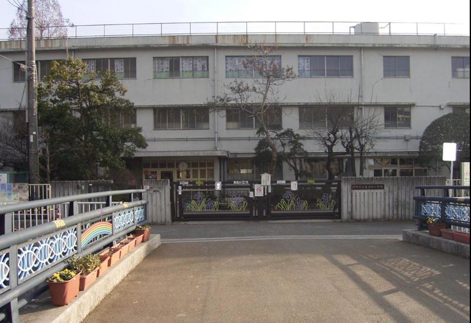 Other local. Higashiikuta elementary school about 1300m