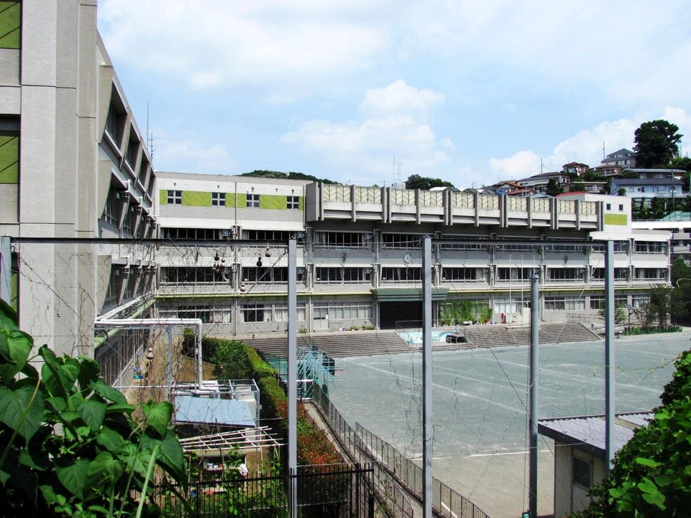 Primary school. 1346m to the Kawasaki Municipal Nishiikuta Elementary School