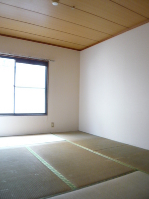 Living and room. Slowly in settled rather than Japanese-style room