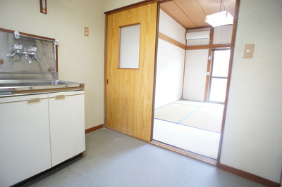 Kitchen. Kitchen space of spread!