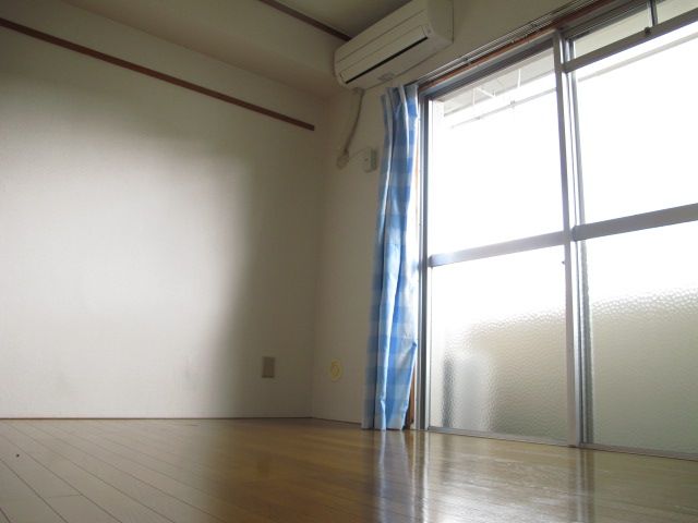 Living and room. Is a 6-tatami rooms