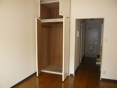 Living and room. It is plenty of storage luggage clean from top to bottom ☆ 