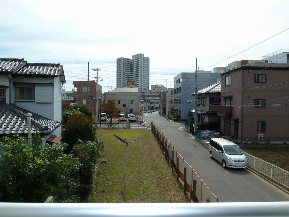 View photos from the dwelling unit. View from local. Mukogaokayuen is also this distance