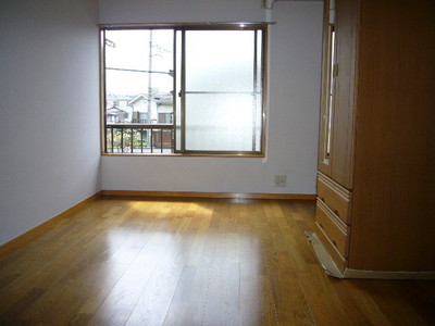 Living and room. Spacious is 8 quires Western-style ☆ 