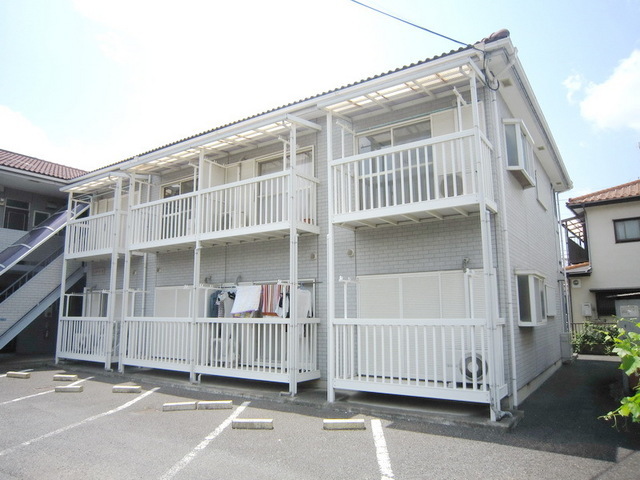 Entrance. Station near day is a good apartment