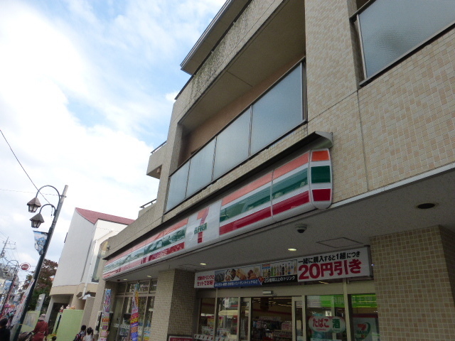 Convenience store. 30m to convenience store (convenience store)