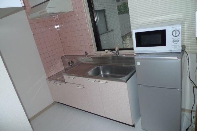 Kitchen. refrigerator ・ Also it comes with a microwave oven