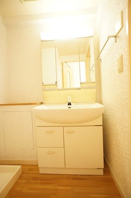 Washroom. Convenient independent with wash basin in the morning of preparation