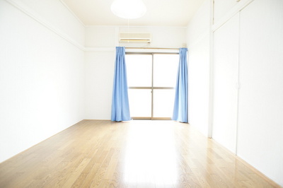 Living and room. Director makes bright rooms in a room in which the white tones.