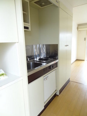 Kitchen. It is with electric stove ☆