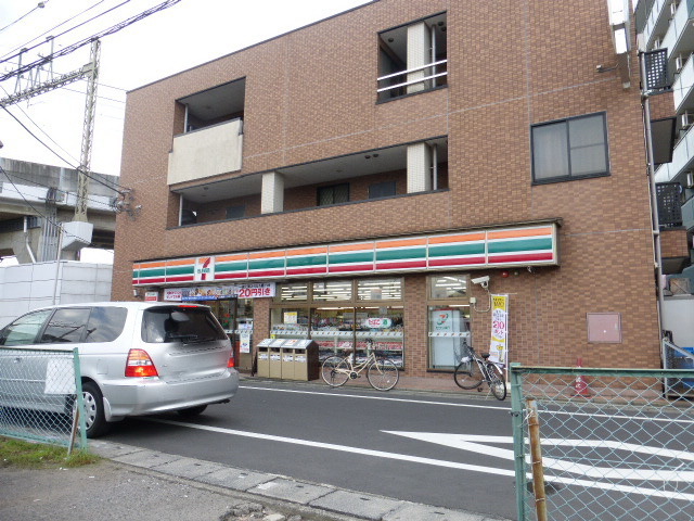 Convenience store. 350m to a convenience store (convenience store)