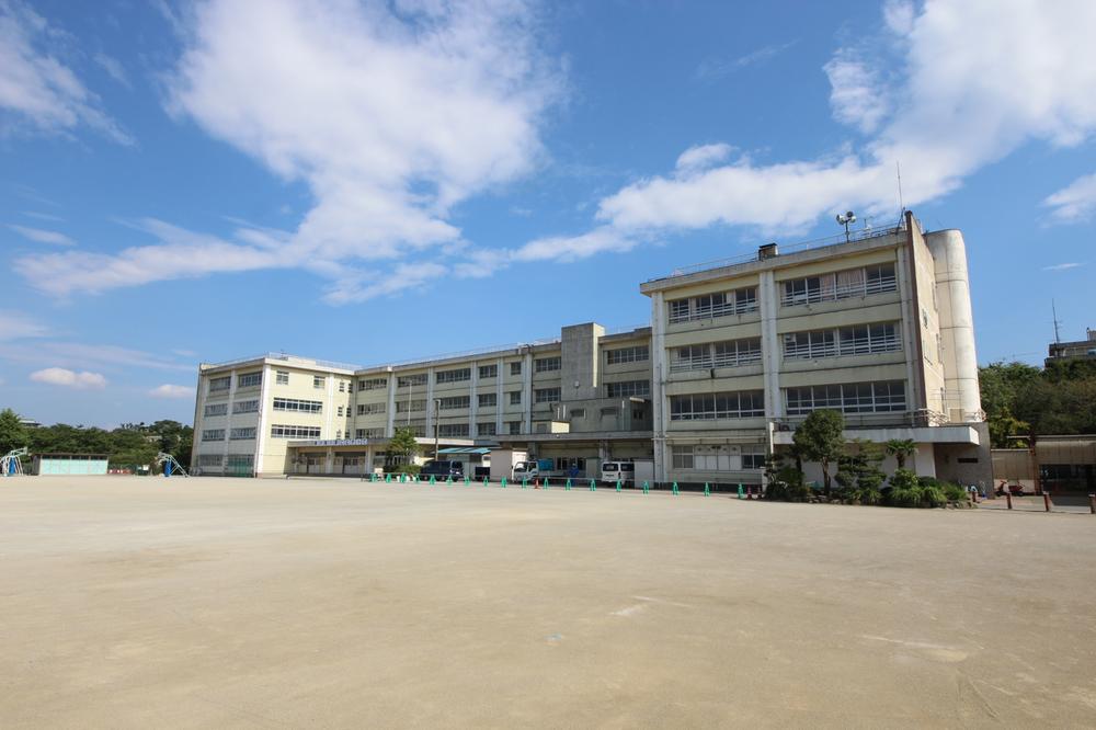 Primary school. Minamiikuta 1000m up to elementary school