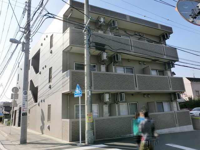 Building appearance. Built in 2009 ・ RC building ・ Mansion of the three-story is