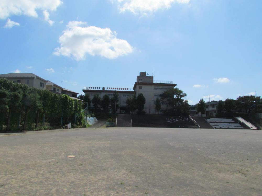 Primary school. 500m to Nagao Elementary School