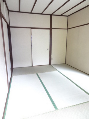 Living and room. Room of sound to worry tatami to the lower floor