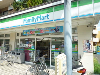 Convenience store. 480m to Family Mart (convenience store)