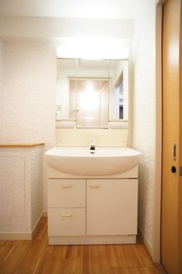 Washroom. Wash basin is an independent type! Effortlessly prepare for going out ☆ 