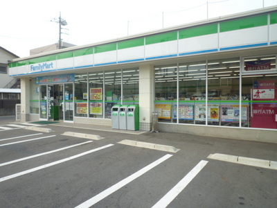 Convenience store. 320m to Family Mart (convenience store)