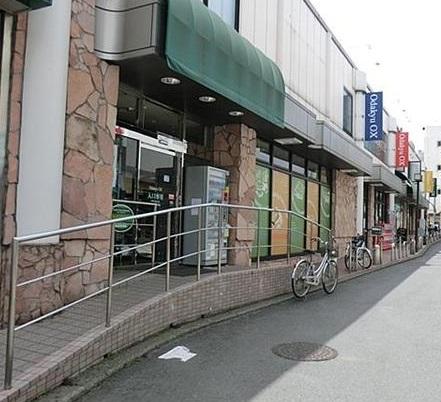 Supermarket. 700m to Odakyu OX