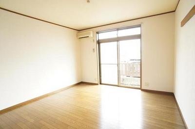 Living and room. Day preeminent! Spacious 8 tatami