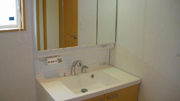Wash basin, toilet