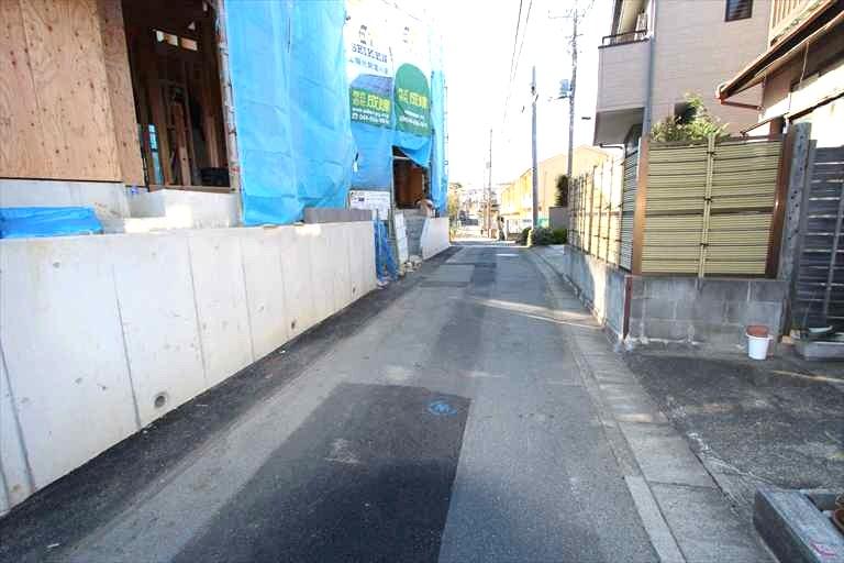 Local photos, including front road. North front road