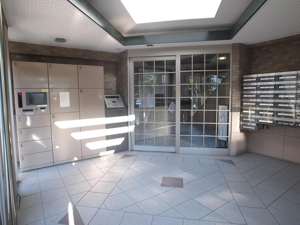 Entrance. Common areas